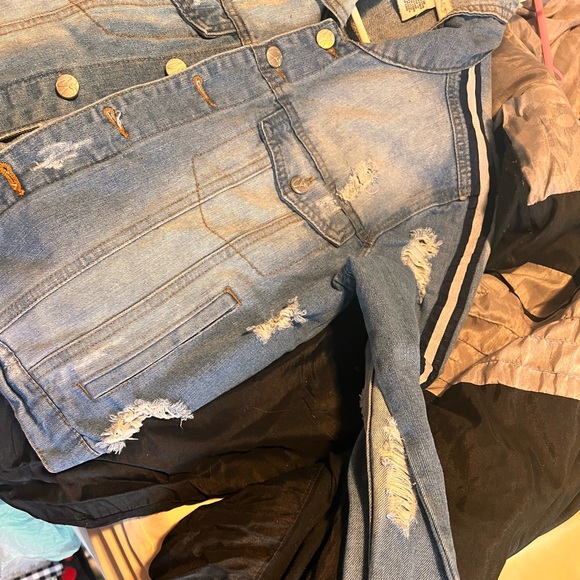 Jean jacket - Picture 9 of 9